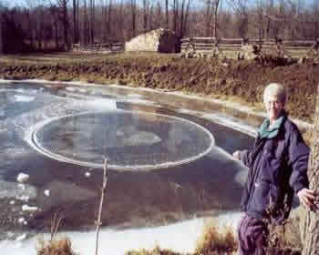 Circulo de Hielo en Delta Staat, Ontario Canada, dic 2000